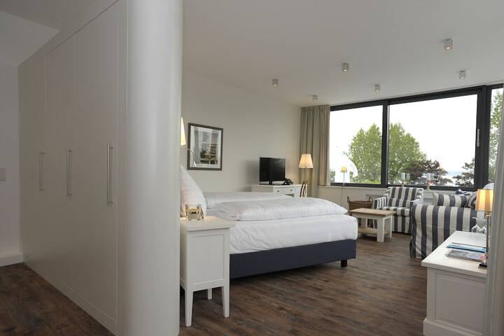 Room 2 of 42