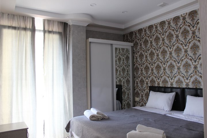 Room 4 of 27