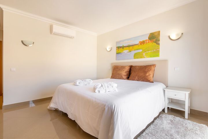 Room 4 of 70