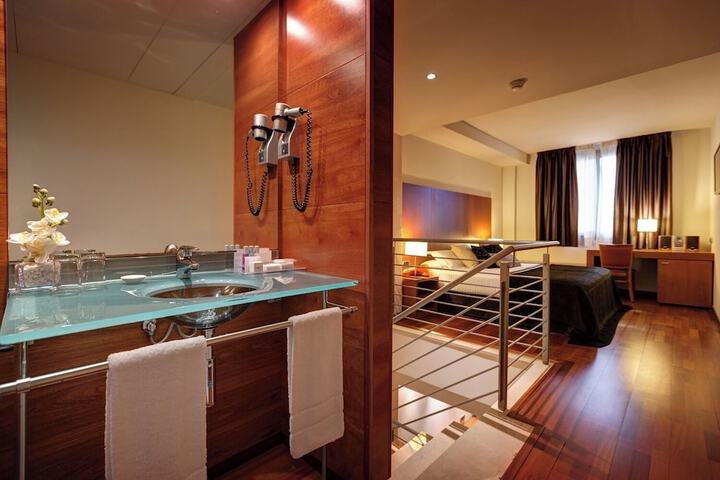 Room 4 of 64