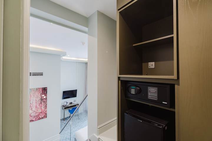 Room 90 of 263