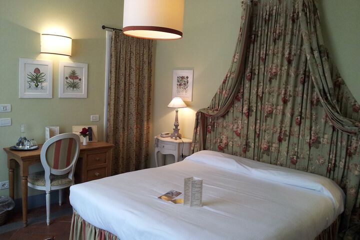 Room 3 of 72