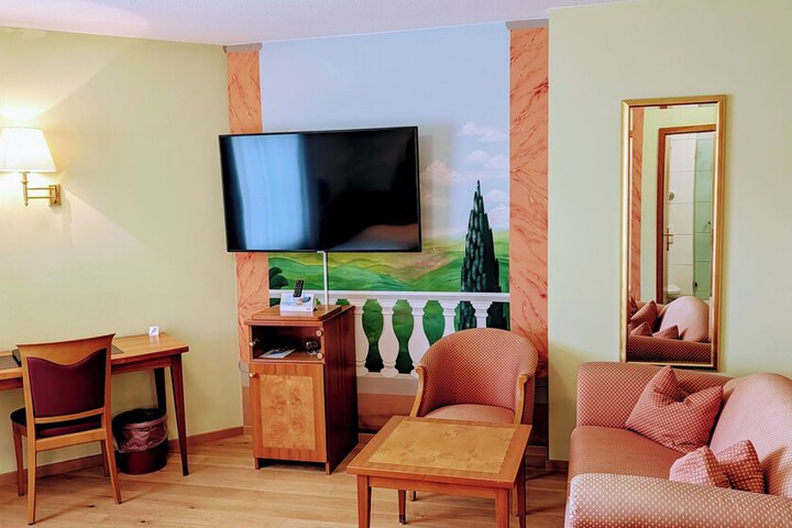 Room 16 of 44