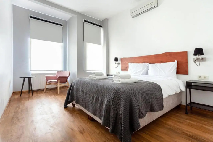 Room 2 of 40