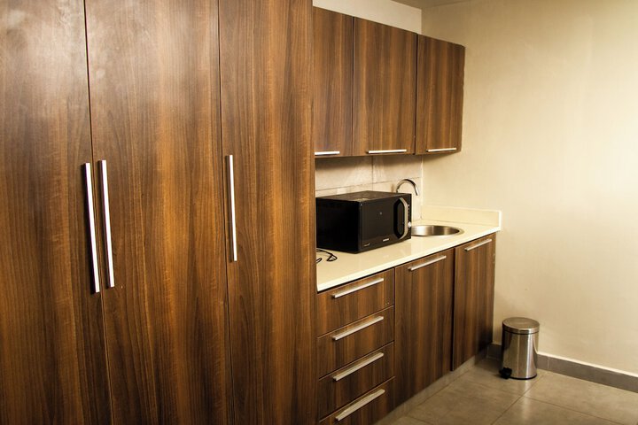 Room 28 of 76