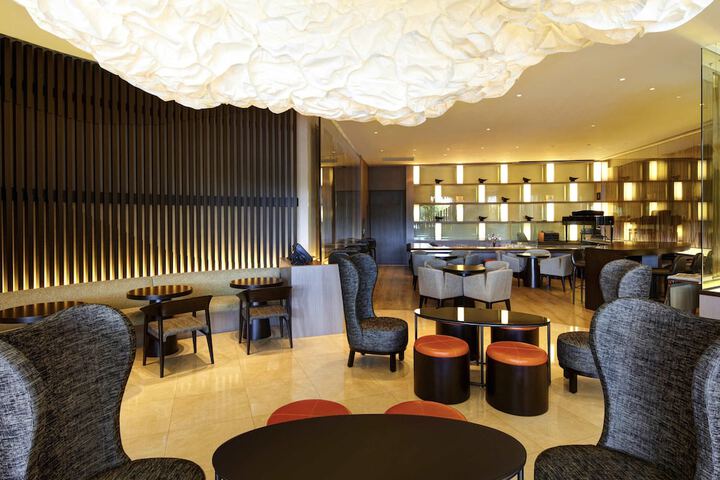 Lounge 49 of 73