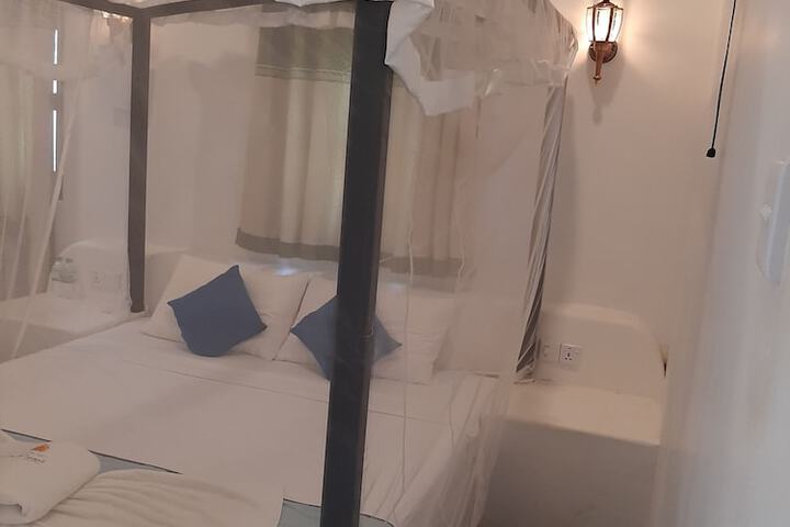 Room 9 of 36