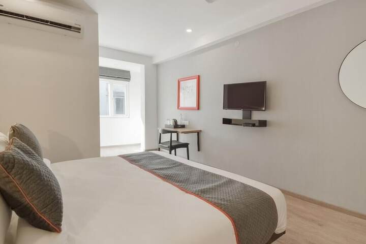 Room 8 of 12