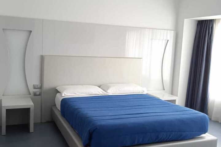 Room 34 of 146