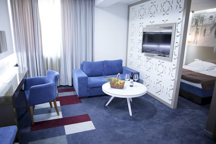 Room 3 of 9