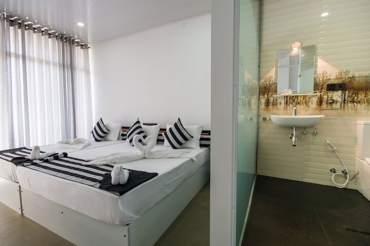 Room 33 of 47