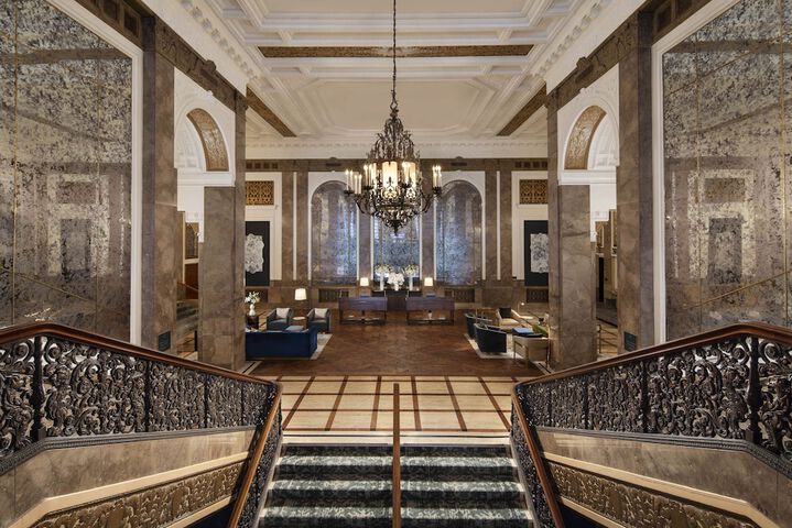 Lobby lounge