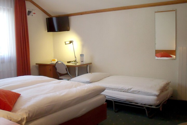 Room 3 of 58