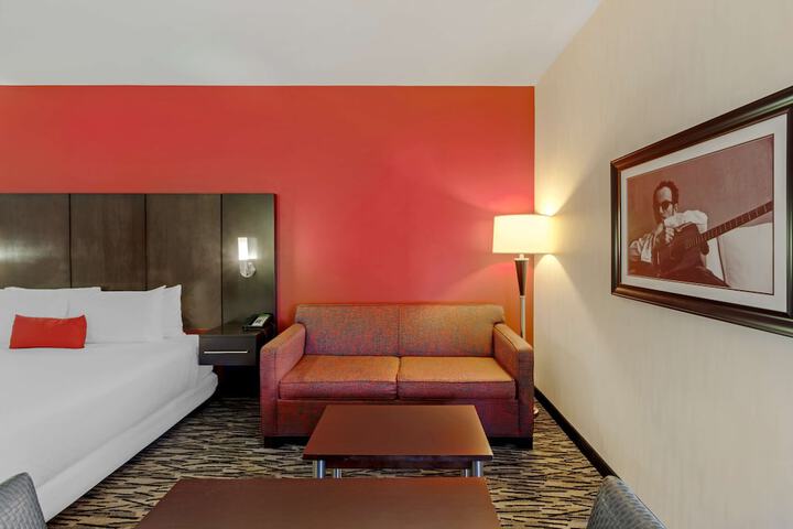 Room 17 of 39