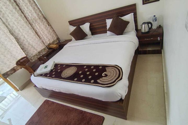 Room 6 of 17