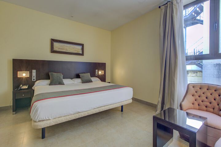 Room 3 of 68