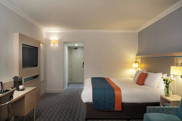 Room 16 of 77