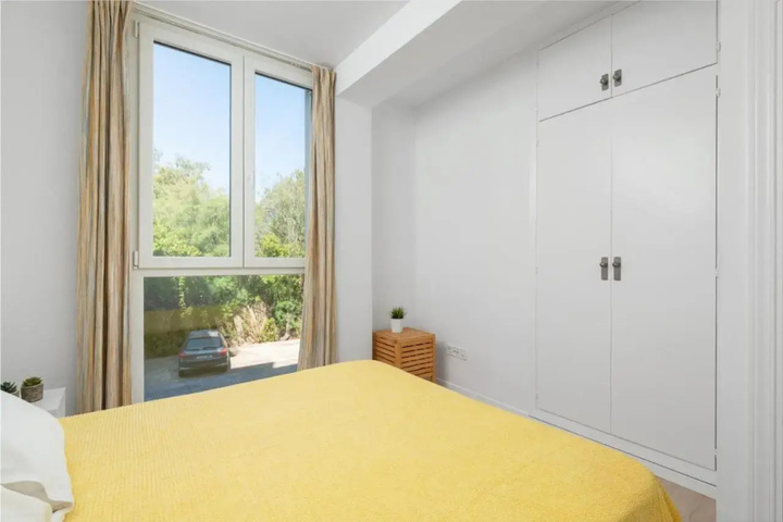 Room 2 of 16