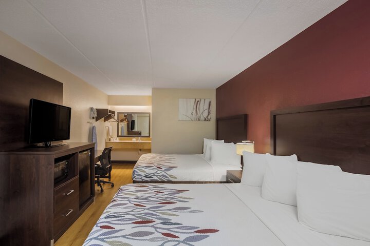 Deluxe 2 Queen Beds (4 of 8)