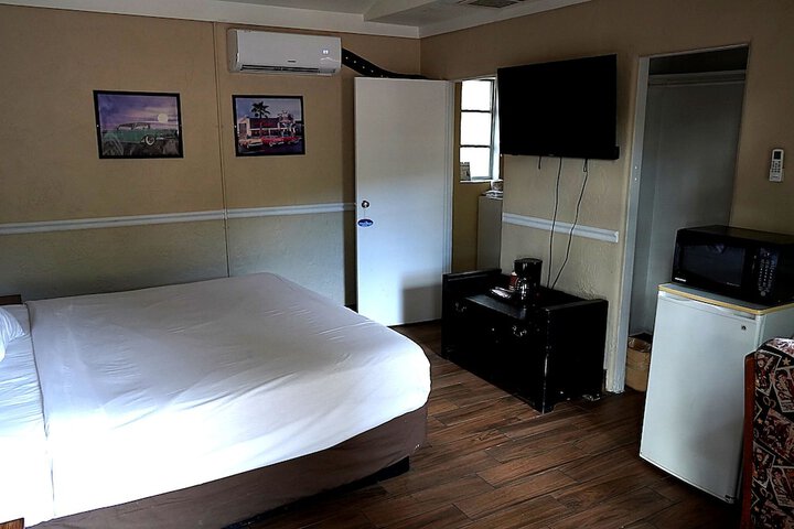 Room 13 of 81
