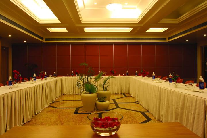 Ballroom/Hall 33 of 45