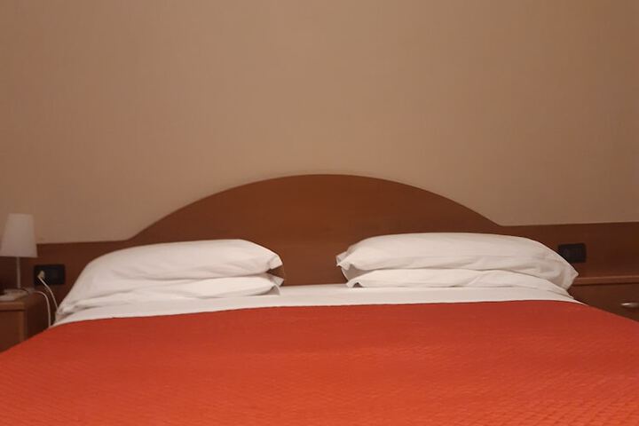 Room 7 of 44