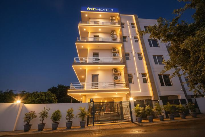 FabHotel Black Pepper- Nr. Batra Heart & Multispecialty Hospital Faridabad