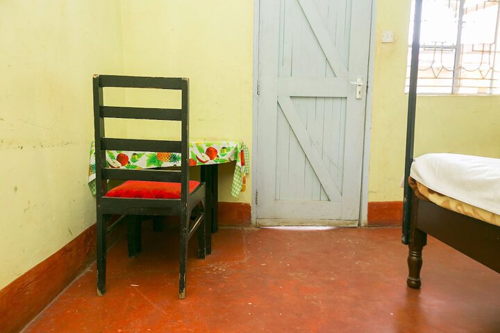 Room 9 of 18