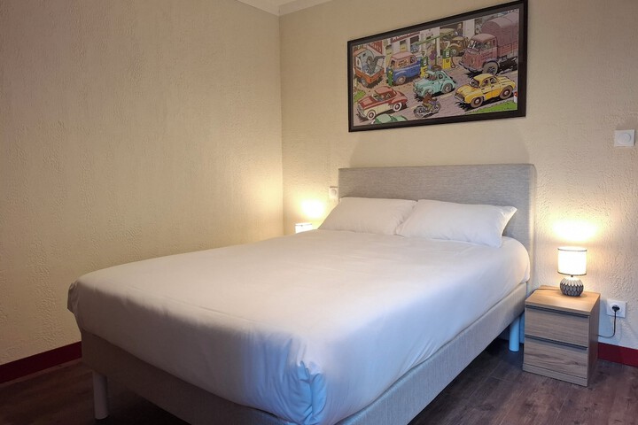 Room 4 of 18