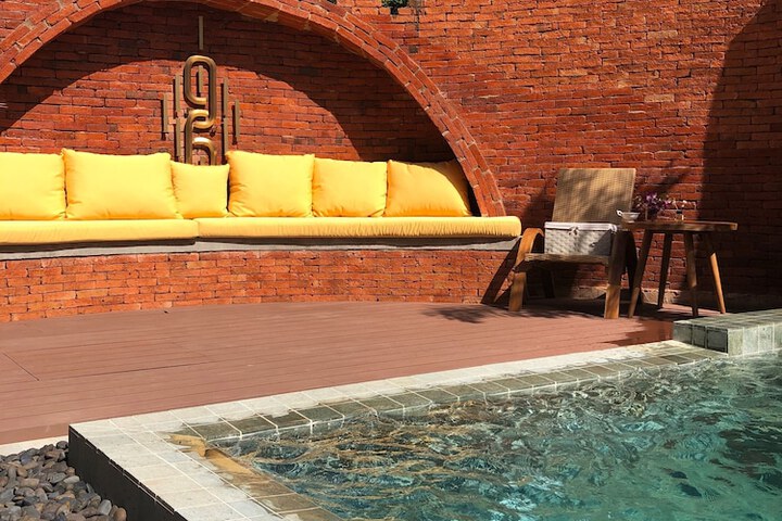 Pool 65 of 110