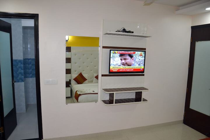 Room 9 of 76