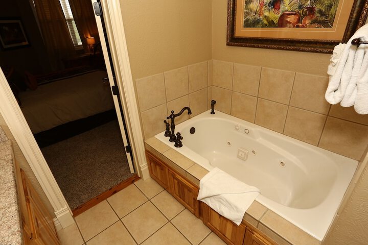 Hot Tub 22 of 44