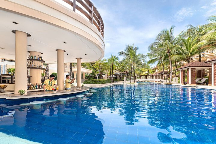 Hotel Pool