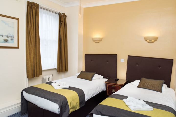 Room 8 of 48