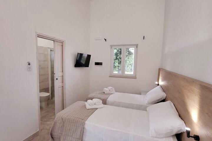 Room 15 of 96