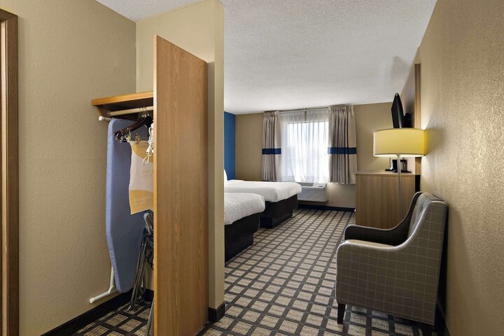 2 Double Beds Accessible (7 of 13)