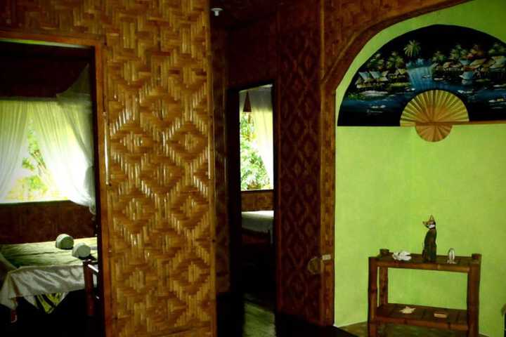 Room 4 of 77