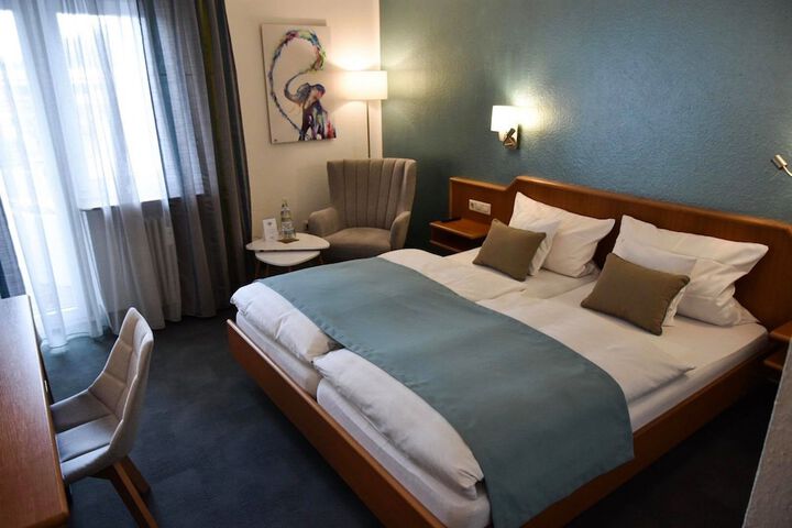 Room 6 of 40