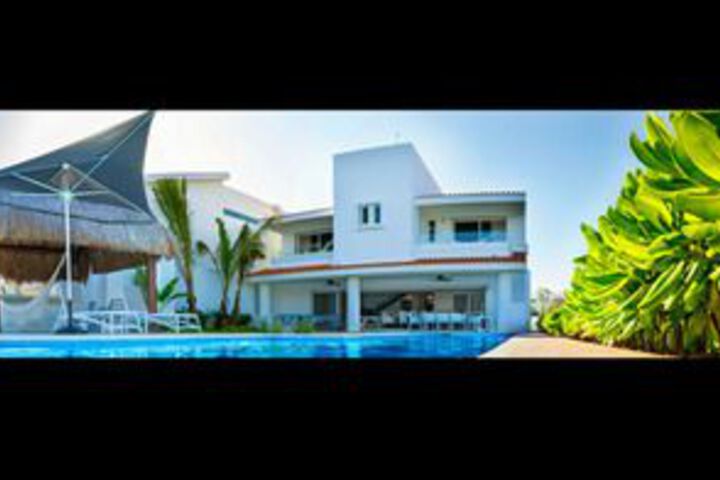 Casa Caleta Aventuras by Homing Bird