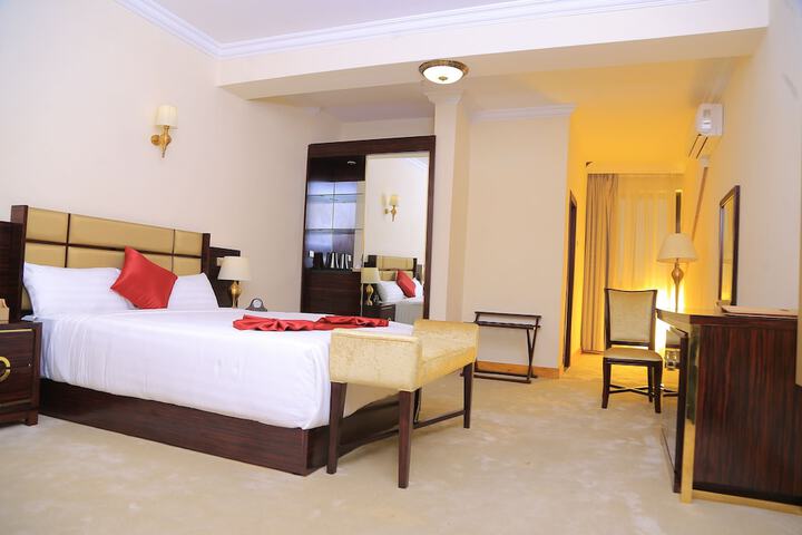 Room 12 of 27