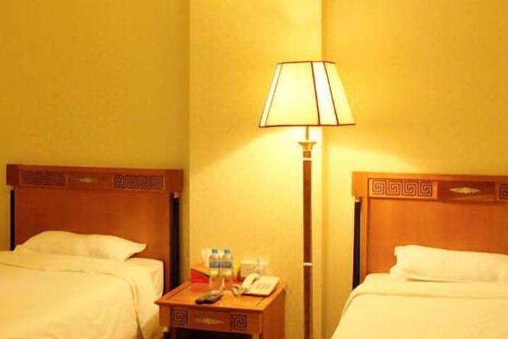 Room 11 of 34