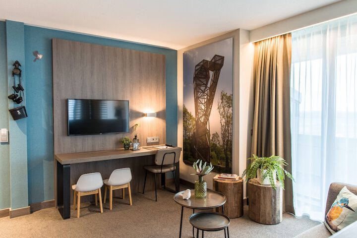 Room 33 of 65