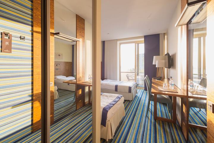 Room 12 of 75