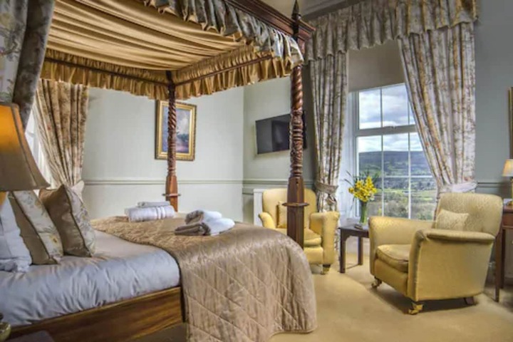 The Manor Hotel
