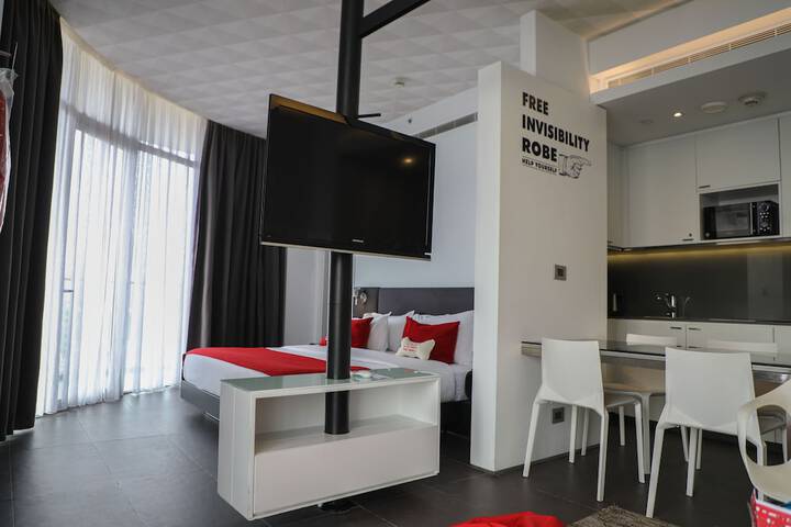 Room 8 of 75