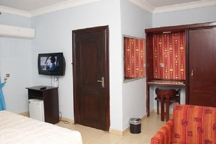Room 5 of 41