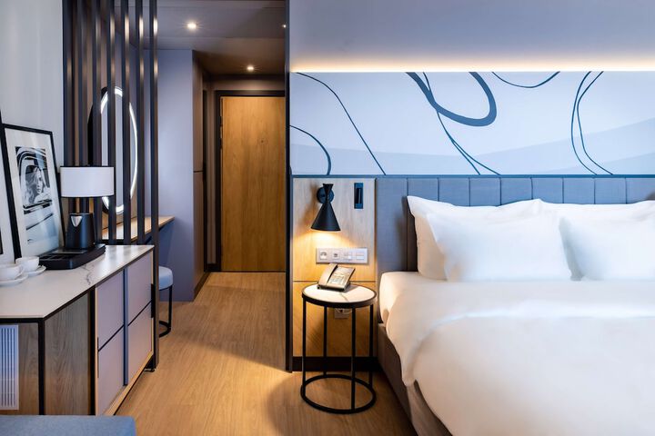 Room 33 of 158