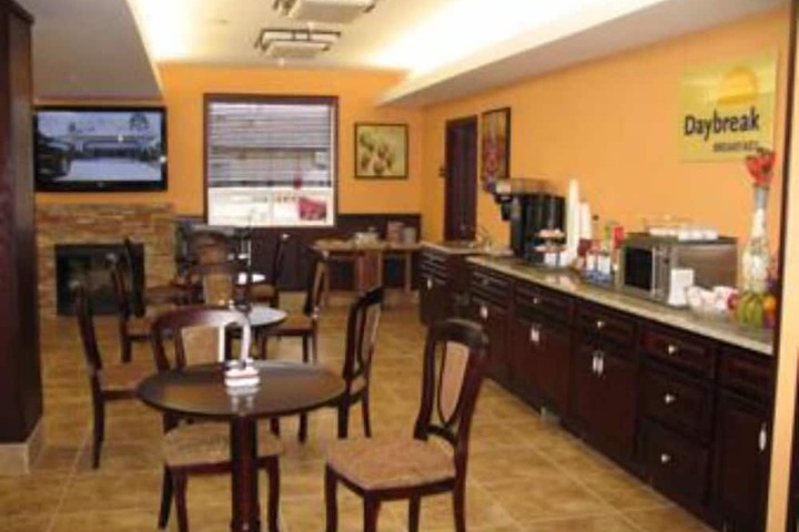 Breakfast/Coffee Service 7 of 10