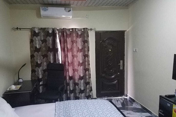 Room 6 of 17