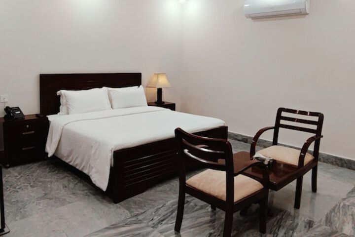 Room 11 of 22